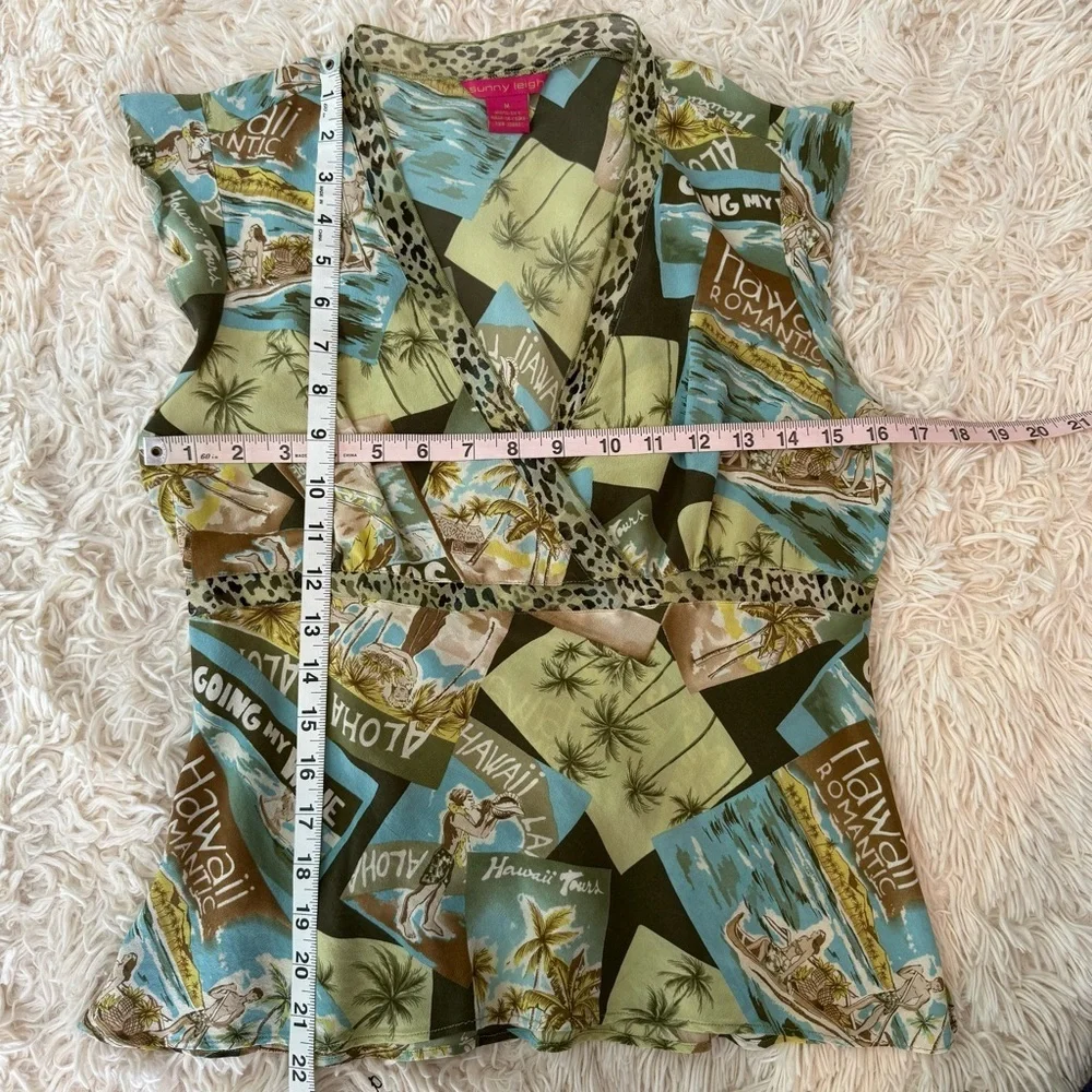 Sunny Leigh Silk Hawaiian Print Wrap Top Leopard Trim Sleeveless Size M v neck - Picture 5 of 6
